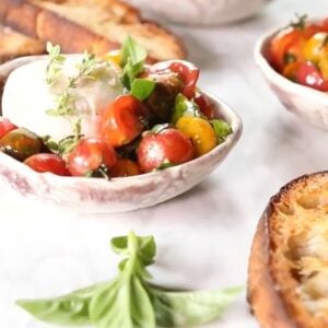 A perfect and healthy tomato salad with a crispy sourdough bread. Weight Loss Solutions is here to show you the right way to clean and healthy eating.